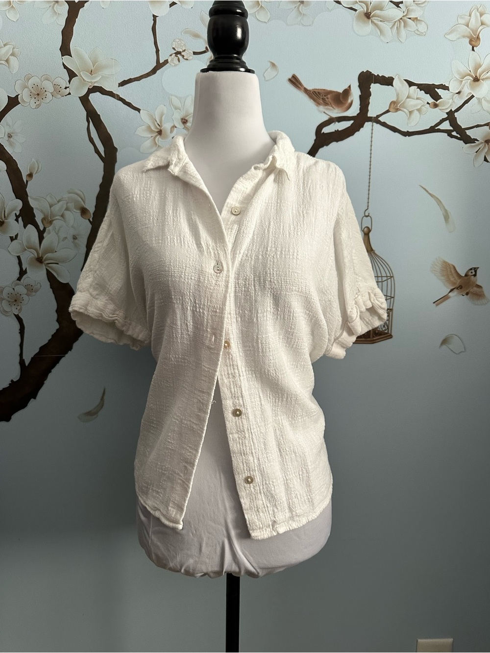 Tahari Cream Textured Short-Sleeve Button Front Blouse